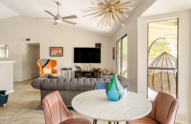 6533 E Grandview Drive Gallery 3