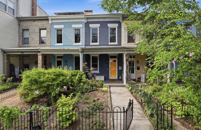 1526 D Street Southeast - 1 photos photos