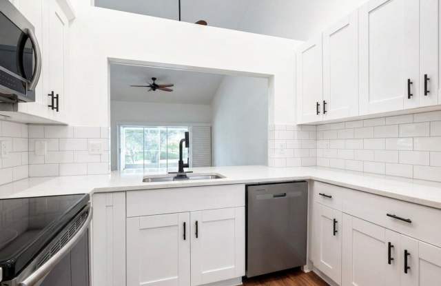 3-bedroom, 2-bath attached villa with a Private Pool Gallery 3