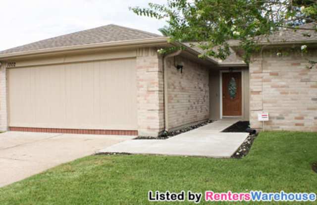 1002 W Belgravia Drive - 1002 West Belgravia Drive, Pearland, TX 77584