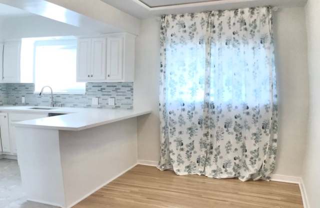 Stunning Downstairs Newly Remodeled Unit with 4 Bedrooms and 2 Bathrooms NOW AVAILABLE!! Gallery 4