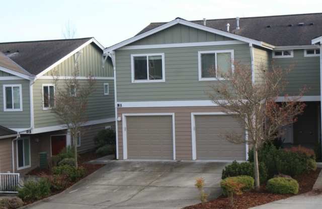 ***PENDING APPLICATIONS***Pet Friendly 3 Bedroom 2.5 Bathroom Condo with Fireplace and Deck! - 1890 Southwest Scenic Heights Street, Oak Harbor, WA 98277
