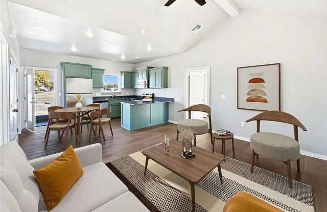 Beautiful 2-Bedroom Cottage with Modern Upgrades | Blackwell, OK Gallery 4