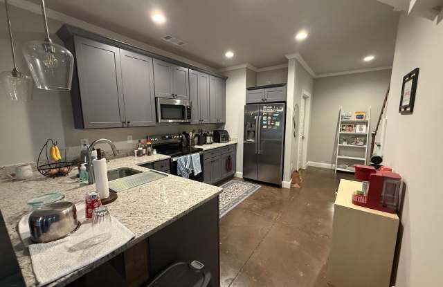 3 Story 3BD/3BA Newer Construction Near UGA Gallery 4