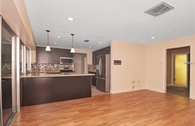 33 HARBOR WOODS CIRCLE Gallery 3