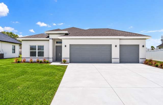 Spacious 4-Bedroom Home in Cape Coral – Comfort, Space & Florida Living Await! Gallery 1
