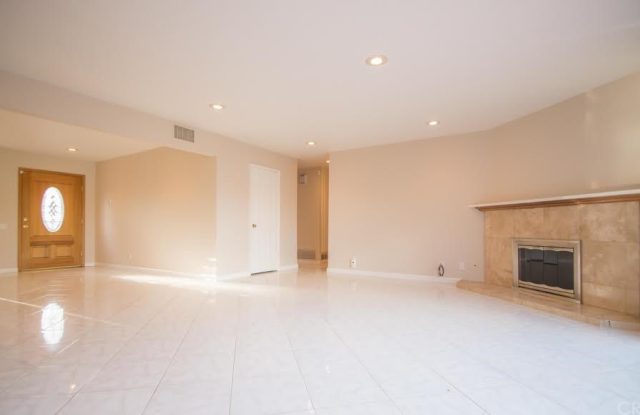 7142 Gateshead Way Gallery 4