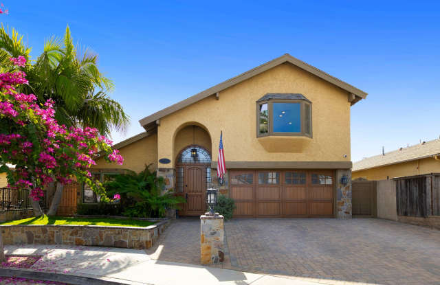 Beautifully maintained Tuscan-style custom home photos photos