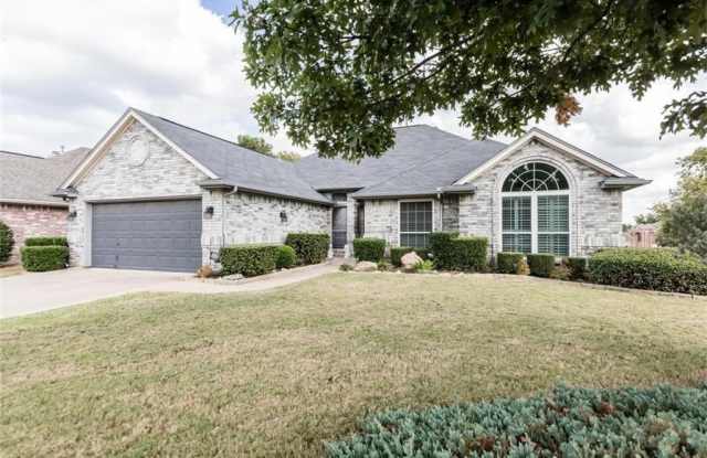 900 Tennison Drive - 900 Tennison Drive, Euless, TX 76039