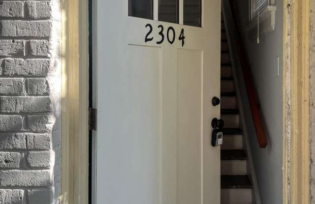 2304 COLLEGE Street Gallery 2