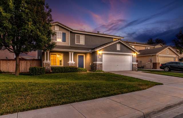 4 Bedrooms, 2 1/2 Bathrooms, Upstairs Loft  2 Car Attached Garage photos photos