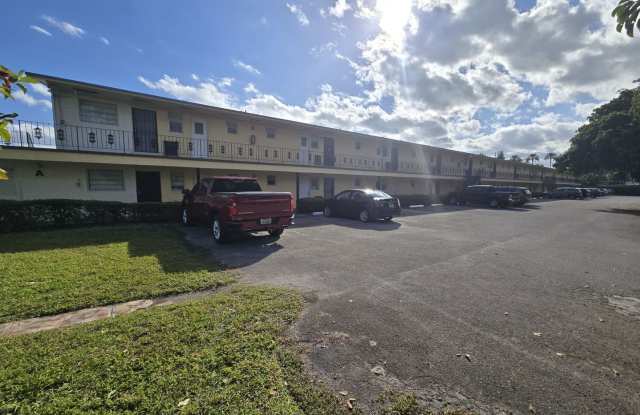 2-Bed, 2-Bath Miami Condo in HOA Community – Pool, Laundry On-Site photos photos