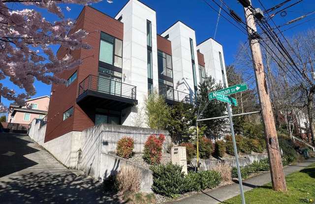 Prime Location Beautiful 3bed 2 bath townhome - 939 Martin Luther King Junior Way, Seattle, WA 98122
