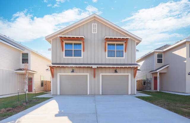 Like New Duplex, Gated Community!!! - 7515 Gramercy Way, Bexar County, TX 78253