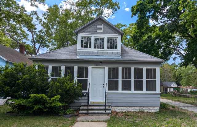 3133 5th St, 2 bedroom house with basement and garage photos photos