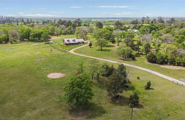 10 acres with 3/2 cabin for rent in Navasota!! 30 minutes from Texas A!! - 4852 County Road 448, Grimes County, TX 77868