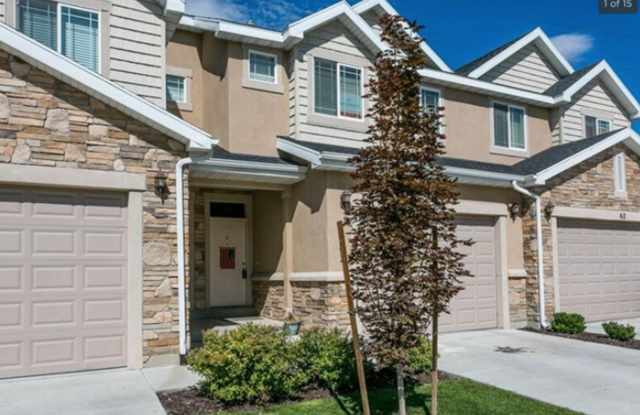 Beautiful 4-Bedroom Townhouse in Gated Community – Available October 9th! photos photos