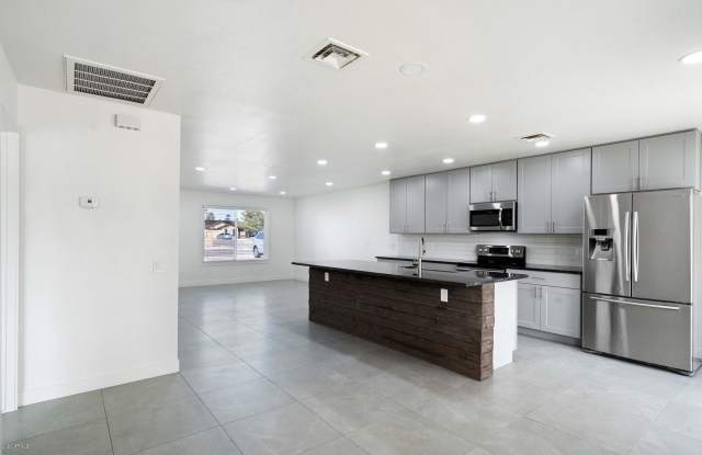 1771 E GRANDVIEW Road Gallery 3