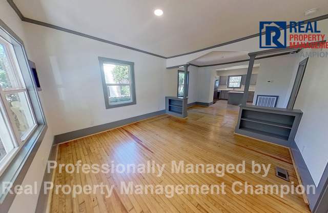 Charming 2BR/1BA Home w/Original Hardwoods and Fenced Yard Gallery 3