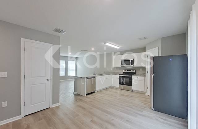 2899 West Xenox Drive Gallery 4