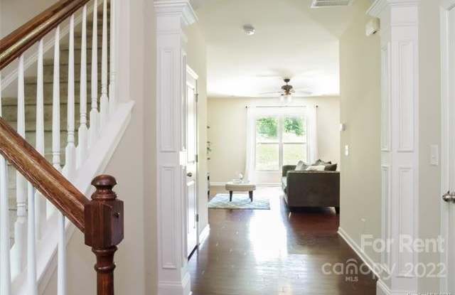 2222 Dave Thomas Lane Gallery 3