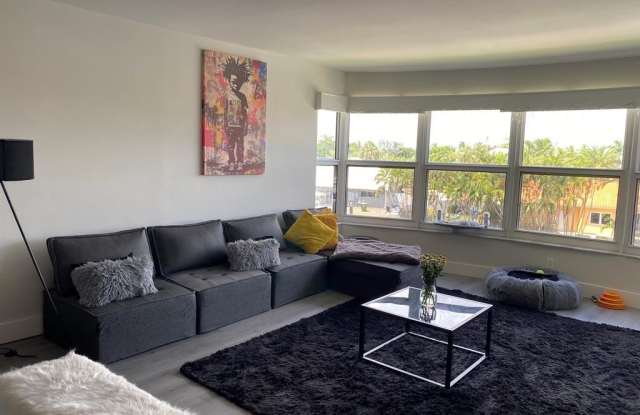 3031 NE 51st St photos photos