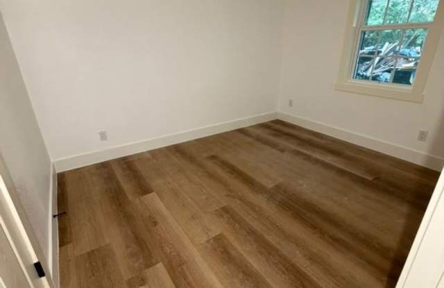 BEAUTIFUL HOME IN WEST ORANGE. MOVE IN READY!. Gallery 3