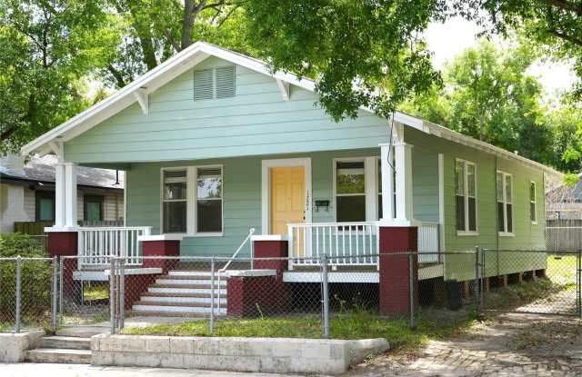 1221 E OSBORNE AVENUE photos photos