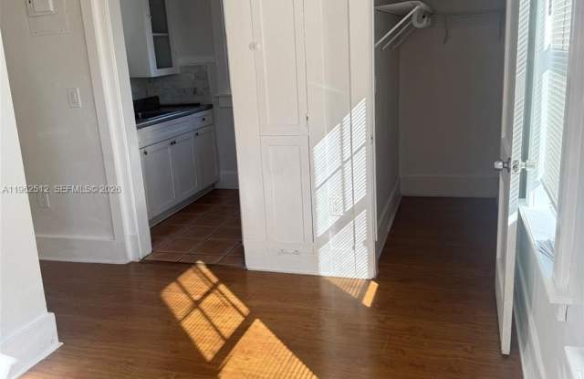 2811 SW 4th St photos photos