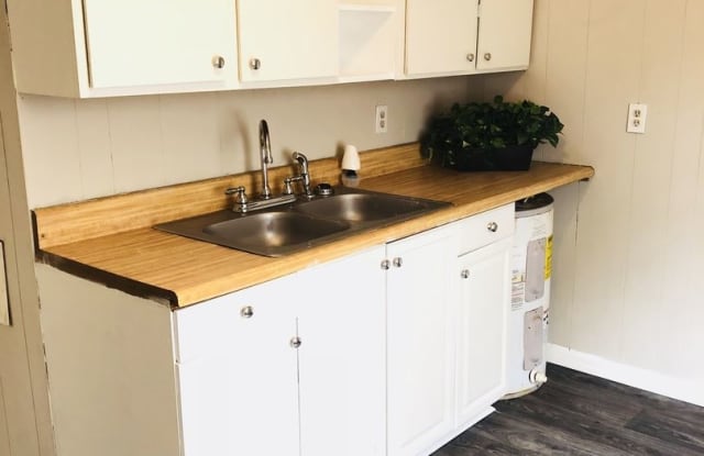 1045 Sycamore Ave - 1045 West Sycamore Avenue, Gastonia, NC 28052