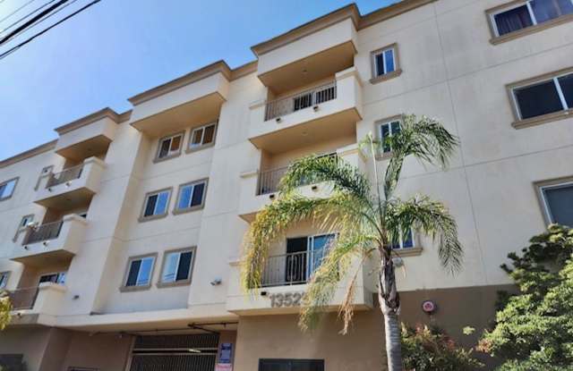 3 Bedroom 2 Bath Penthouse condo in Van Nuys photos photos