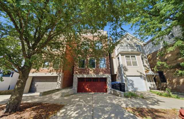 952 N Racine Avenue Gallery 1