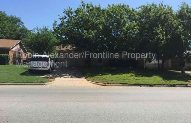 308 Northwest Summercrest Boulevard - 308 NW Summercrest Blvd, Burleson, TX 76028