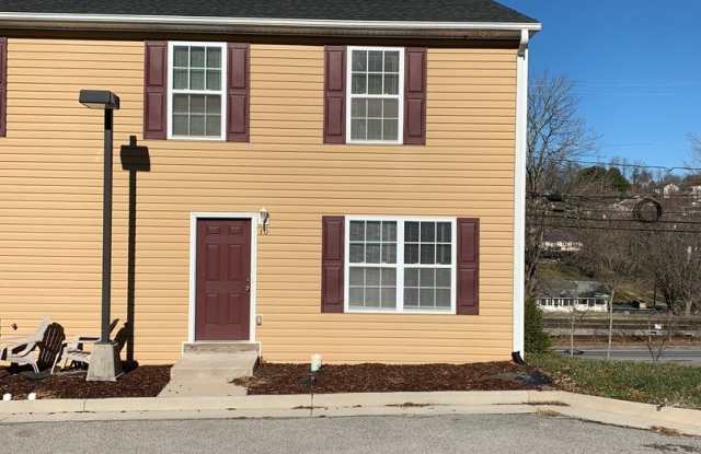 3 Bedroom 2.5 Bath Townhouse Gallery 4