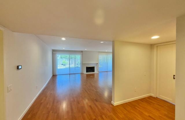 Easygoing Living in Rancho Bernardo: 2BR/2BA with a Spacious Backyard (55+) Gallery 3