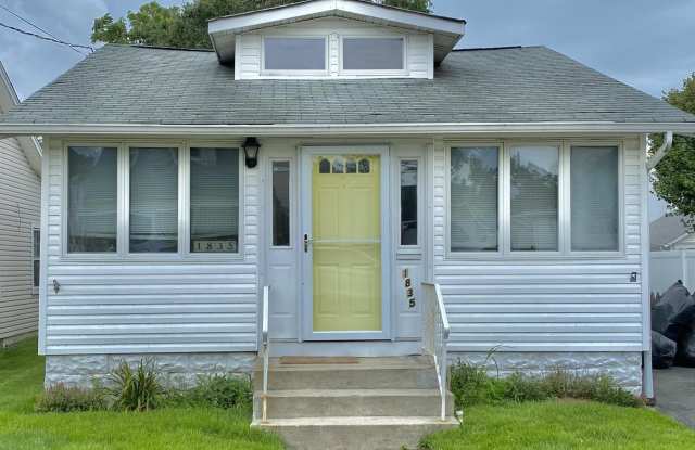 1835 Fernwood Road photos photos