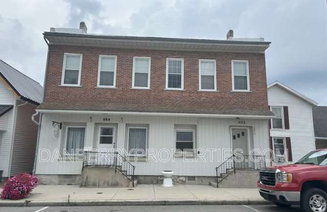 322 N Main Street - 322-1/2 - 322 North Main Street, Bowling Green, OH 43402