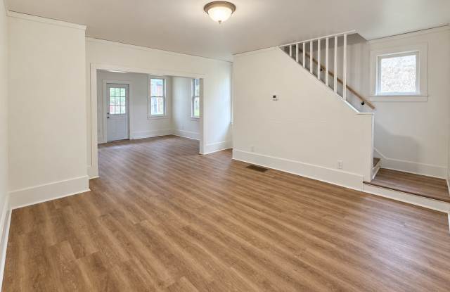 Spacious 4-Bedroom, 1.5-Bath Single-Family Home | Section 8 Eligible Gallery 4