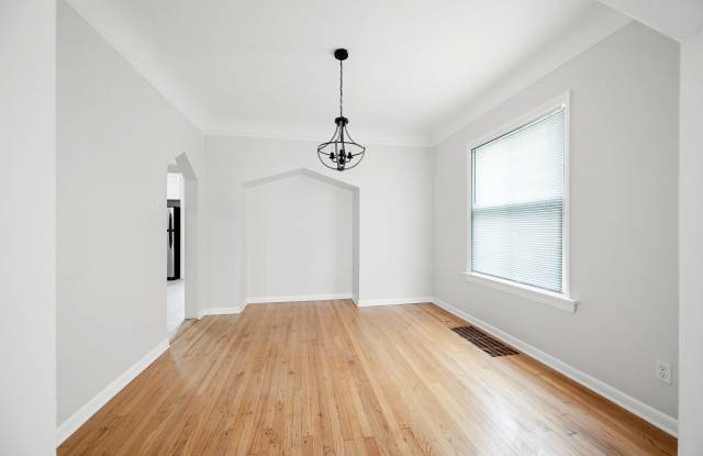 4849 West Hutchinson Street - 1 Gallery 4