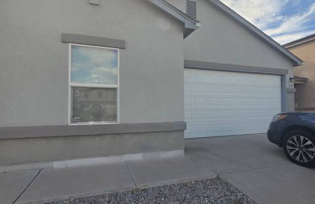 4 bedroom, 2200sqft house in Enchanted Hills Gallery 3