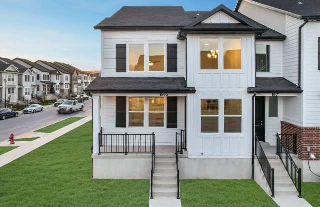 Pet-Friendly End-Unit Townhome in Willow Point Gallery 1