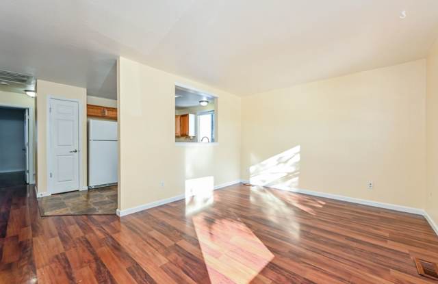 2 WEEKS FREE RENT & FREE 55" TV IF MOVED IN BY 9/30! Beautiful 3bd/2ba Home Near Buckley Space Force Base! Gallery 4