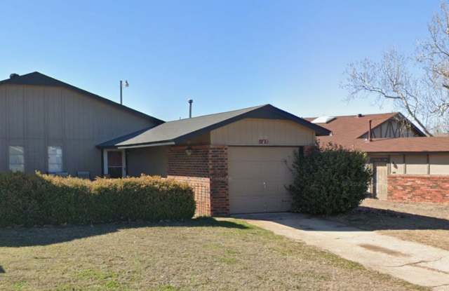 2 bed duplex with 1 1/2 baths, bonus room and a 1 car garage for lease in SW OKC! (no fenced yard) photos photos