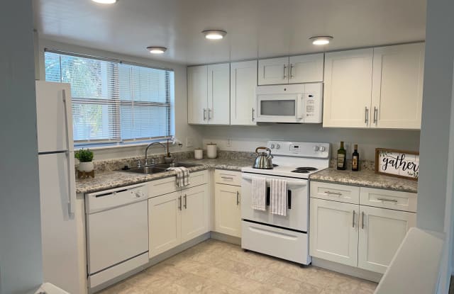 Riviera Park Apartments & Townhomes Gallery 4