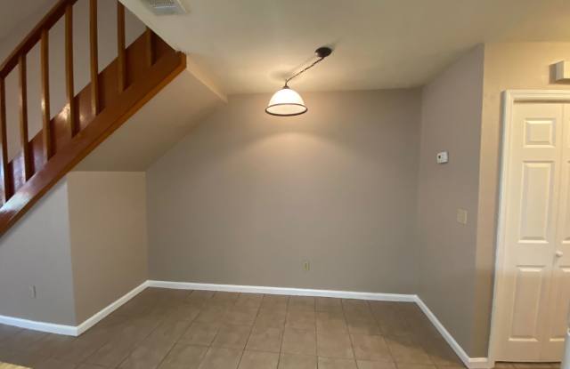 1284 High Road - Two Bedroom/Two Bath Townhome Gallery 4