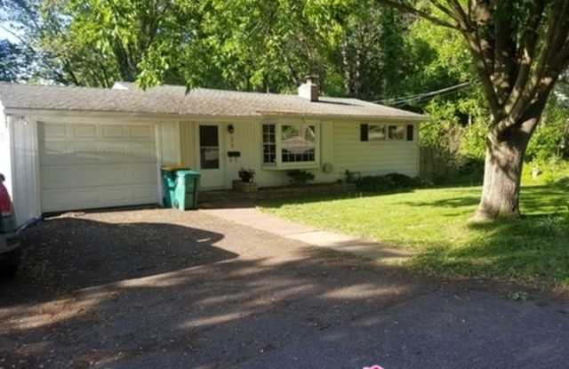 1216 Myrtle St W - 1216 Myrtle Street West, Stillwater, MN 55082