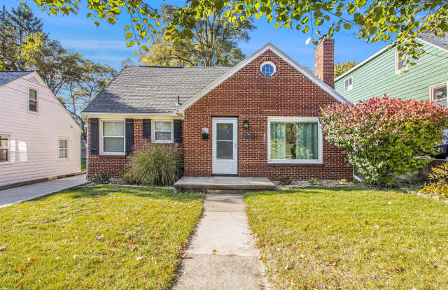 1641 Sylvan Ave SE photos photos