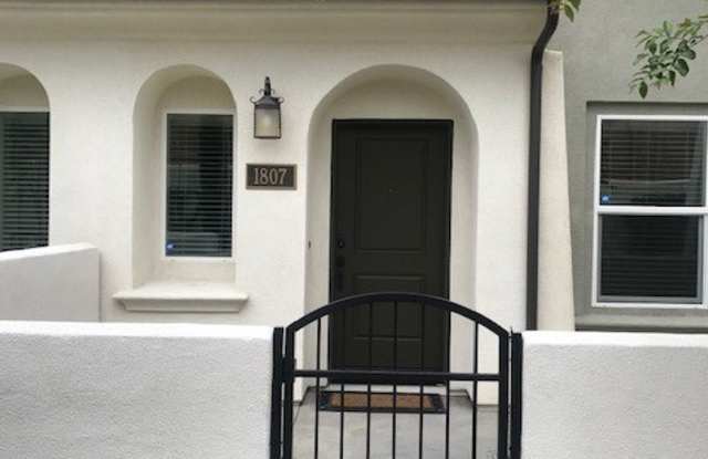 1807 Alta Street Gallery 2