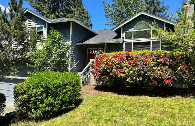 Spacious Duvall Home with Mountain Views, Huge Deck & Fenced Yard Gallery 1