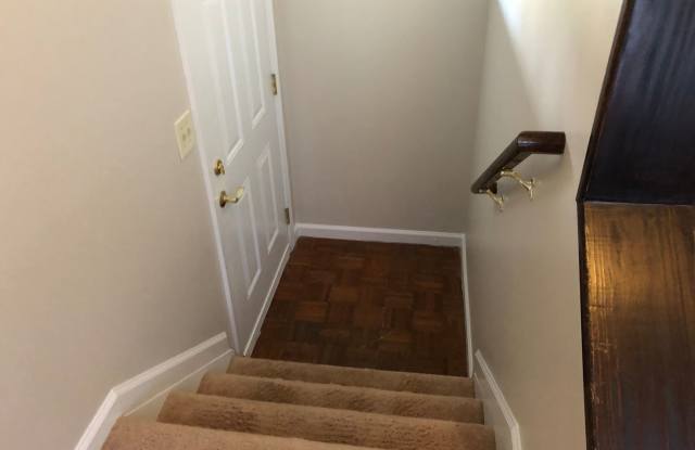1514 Oakridge Court Gallery 2